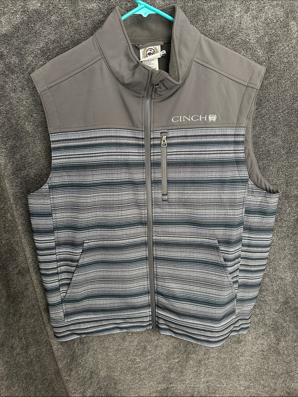 Cinch Men's Gray and Blue Striped Quilted Zip-Up Vest